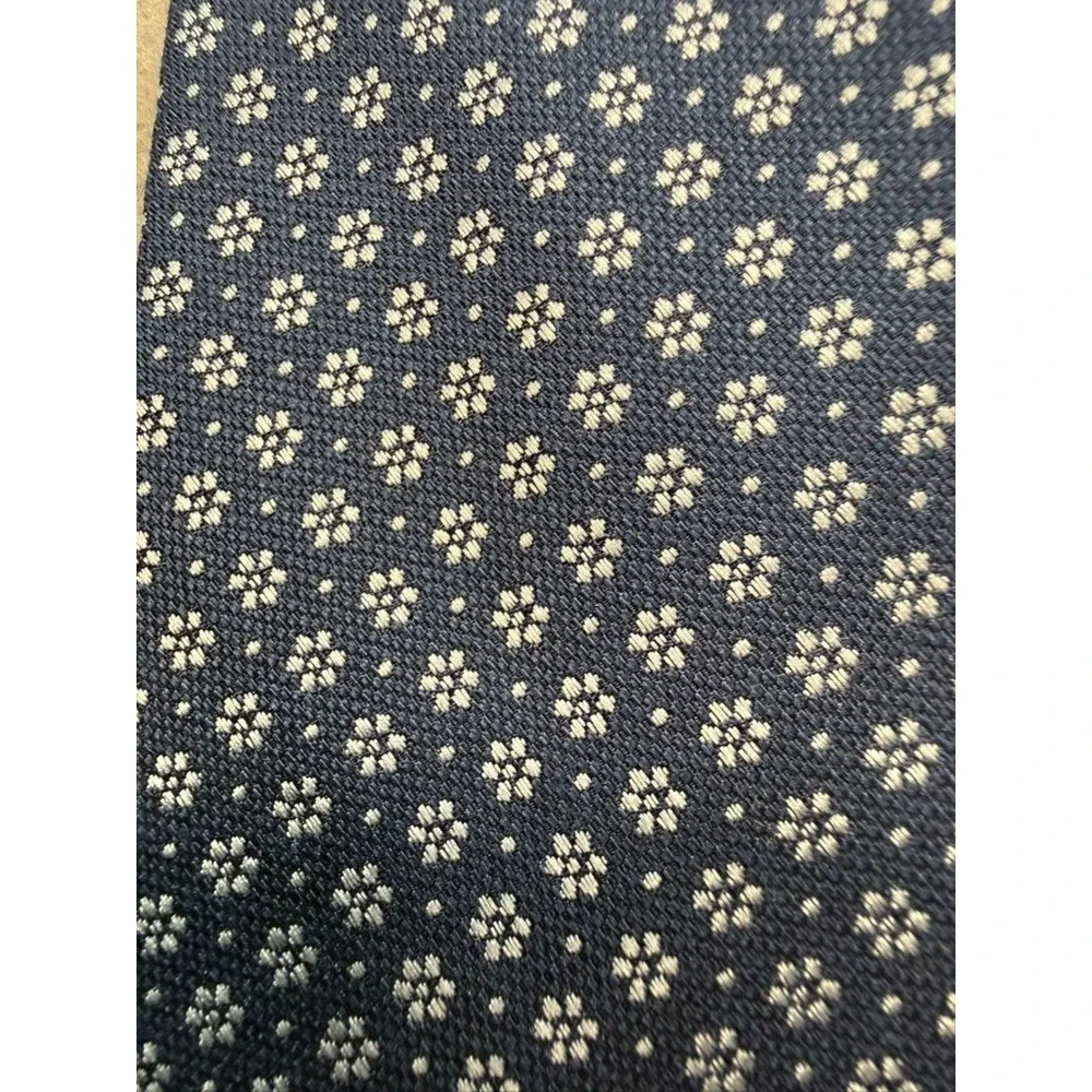 VTG Van Heusen Necktie Mens Tie Navy Blue White Floral Micro-pattern Narrow